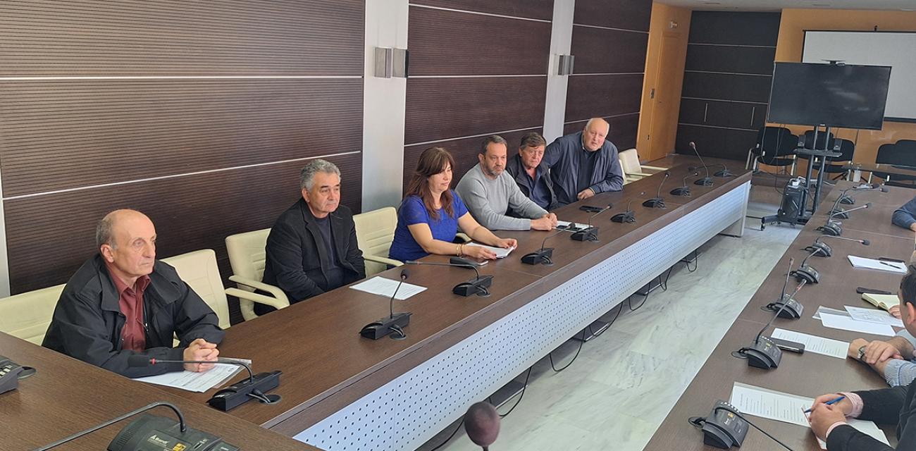 synantisi-ergasias-lakonia-toev-veroutis
