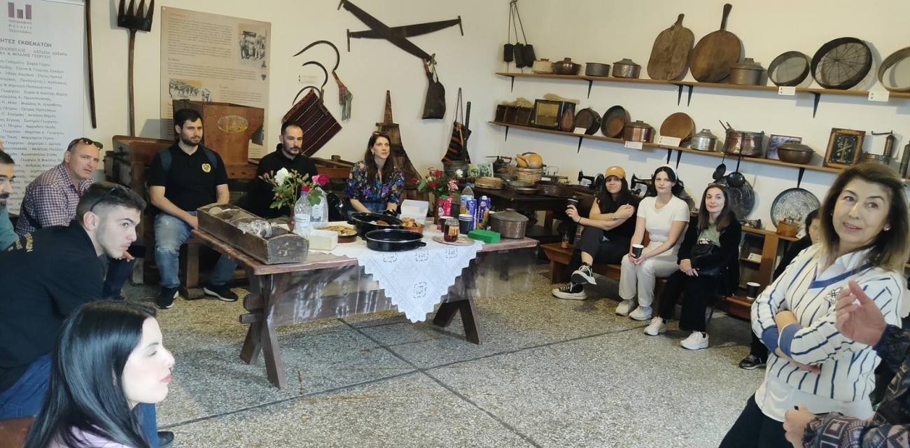 lykeio-ellinidon-kritis-laografiko-mouseio-peraxoras