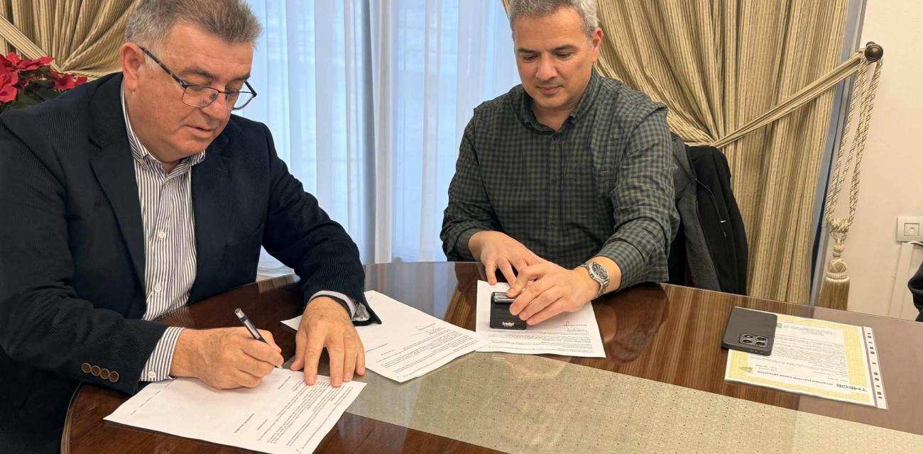  Name SYMVASI GIA TO MPALONI