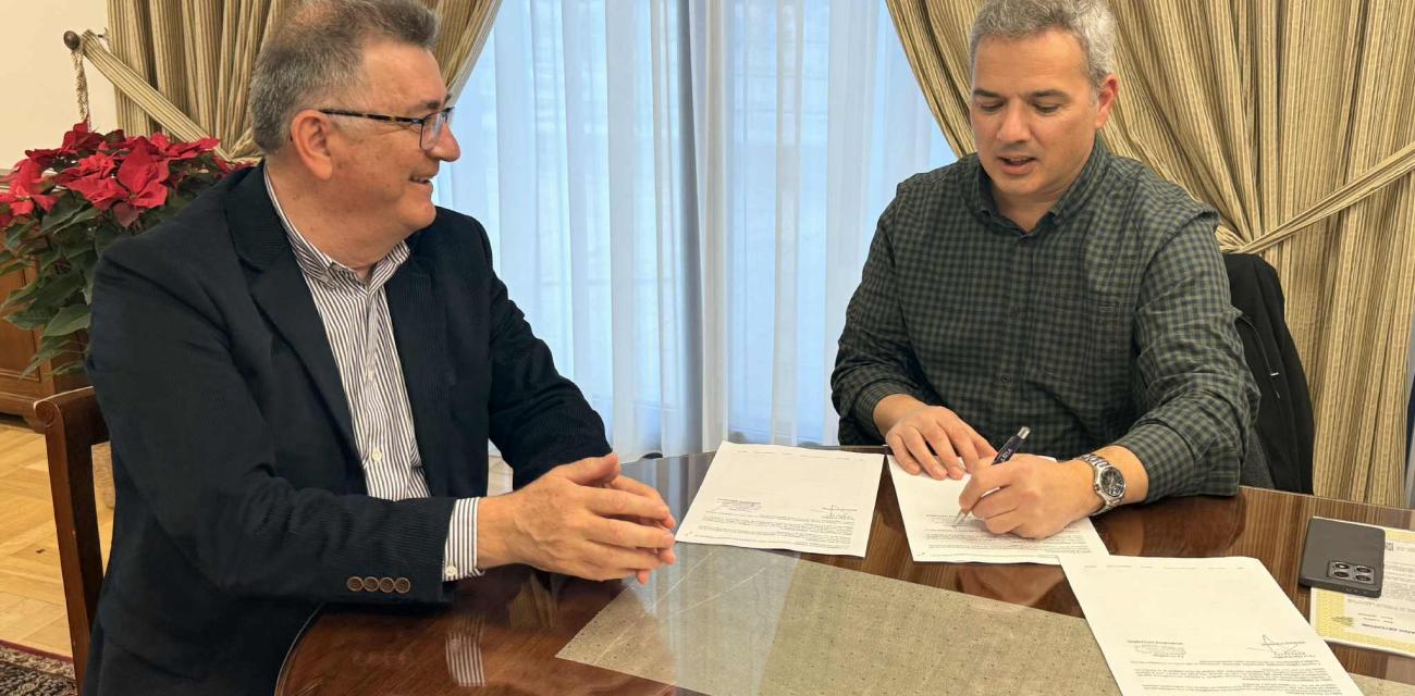  Name SYMVASI GIA TO MPALONI