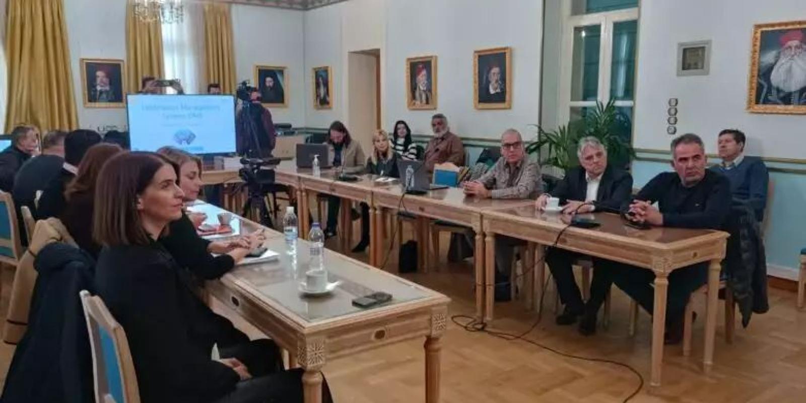 ΄'.