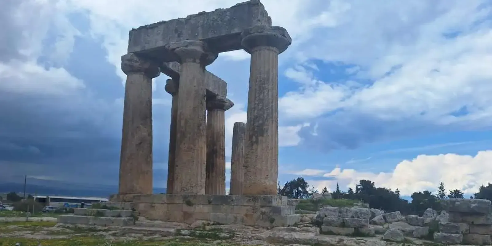 naos-apollona-korinthia-arxaia-korinthos