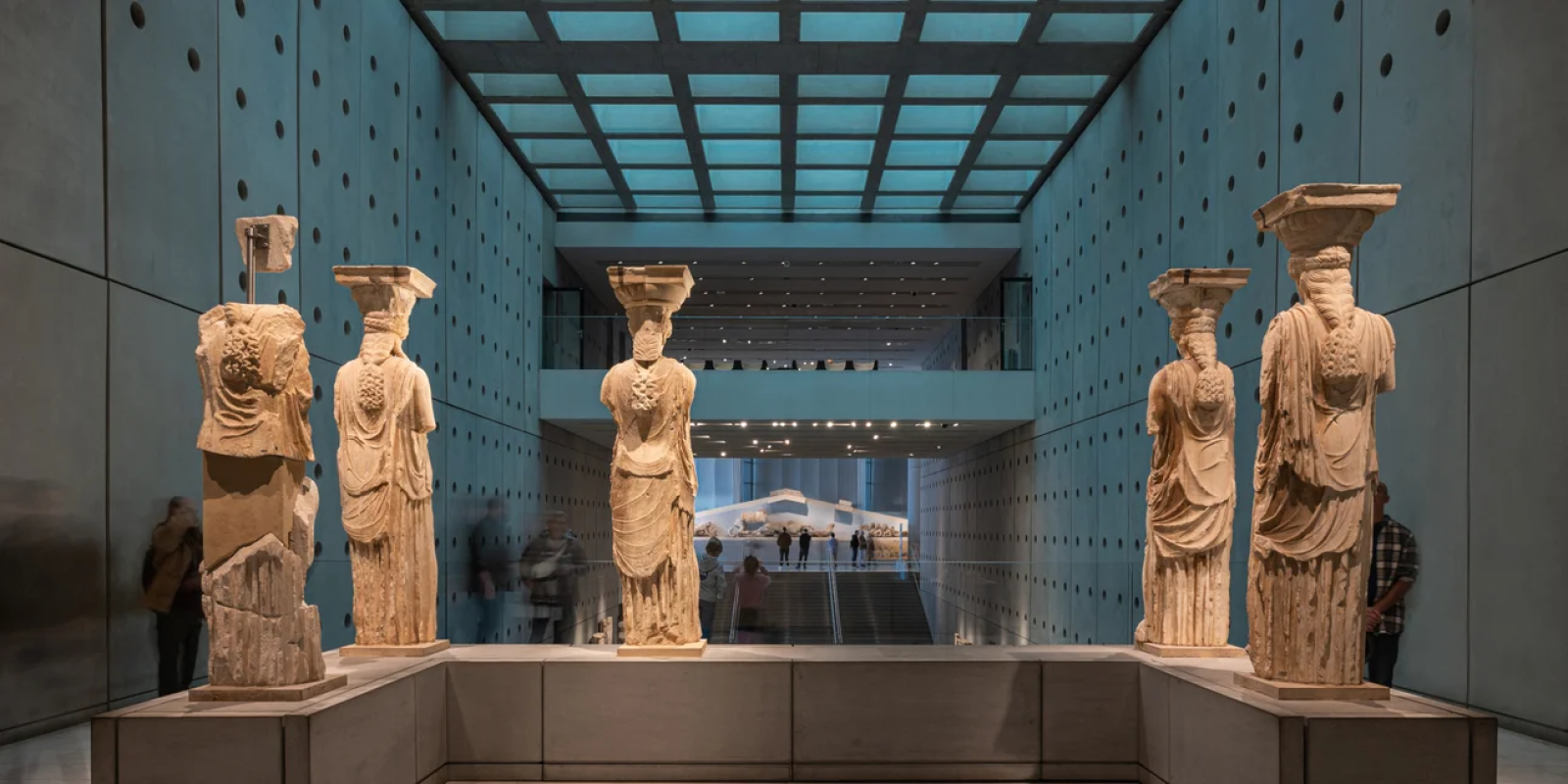 karyatides-mouseio-acropolis
