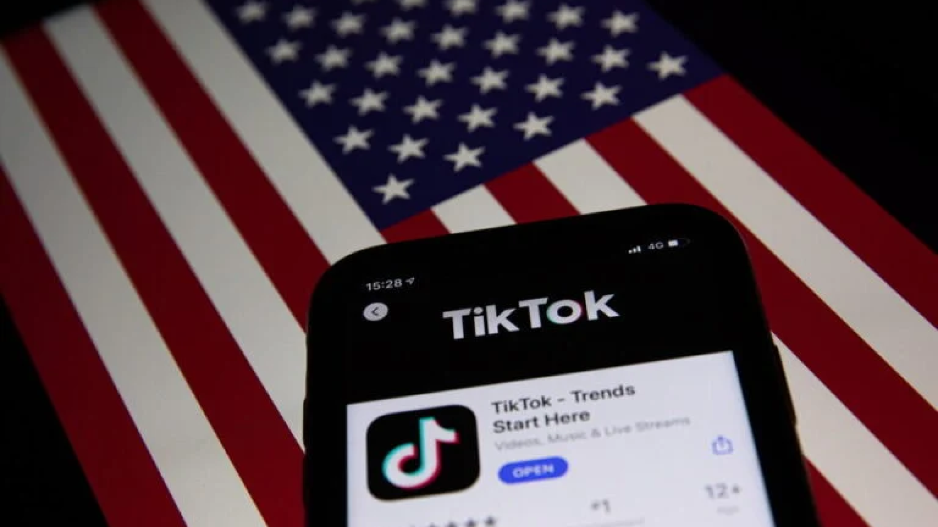 tiktok_usa_flag