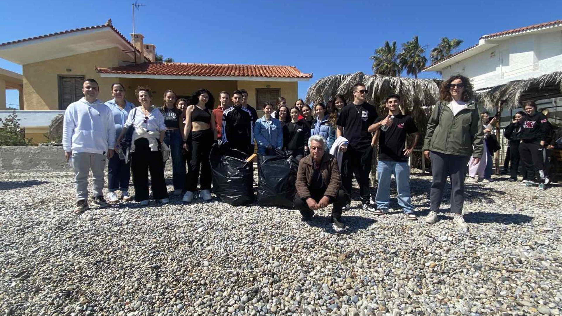 mathites-lykeio-velou-paralia-nerantza-katharismos-perivallon