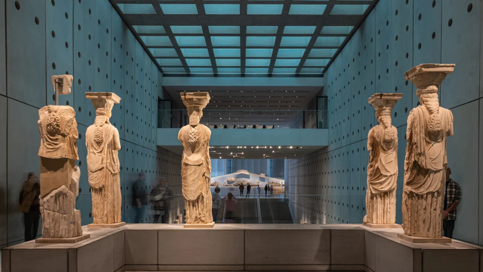 karyatides-mouseio-acropolis